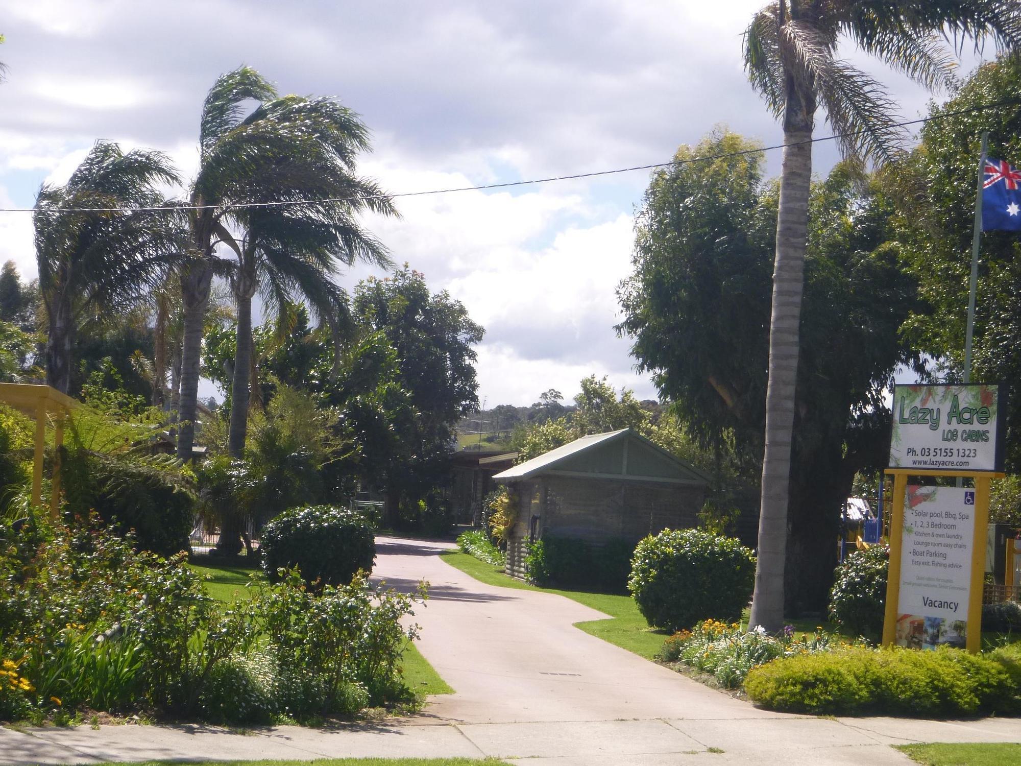 Lazy Acre Log Cabins Lakes Entrance Bagian luar foto