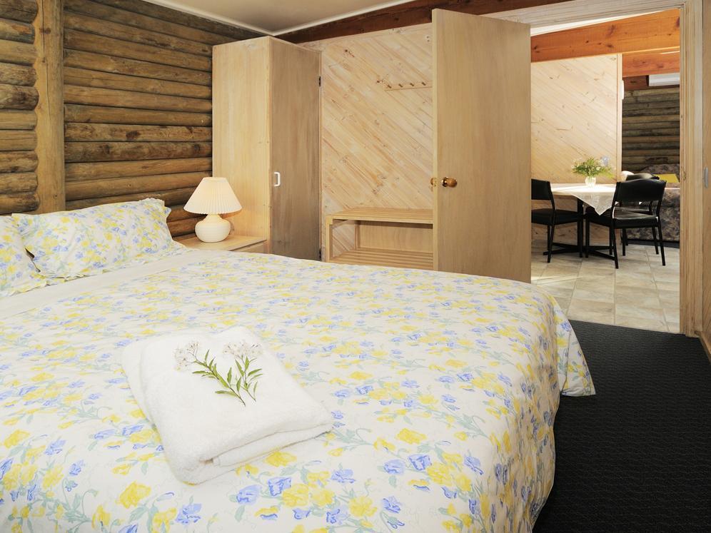 Lazy Acre Log Cabins Lakes Entrance Bagian luar foto
