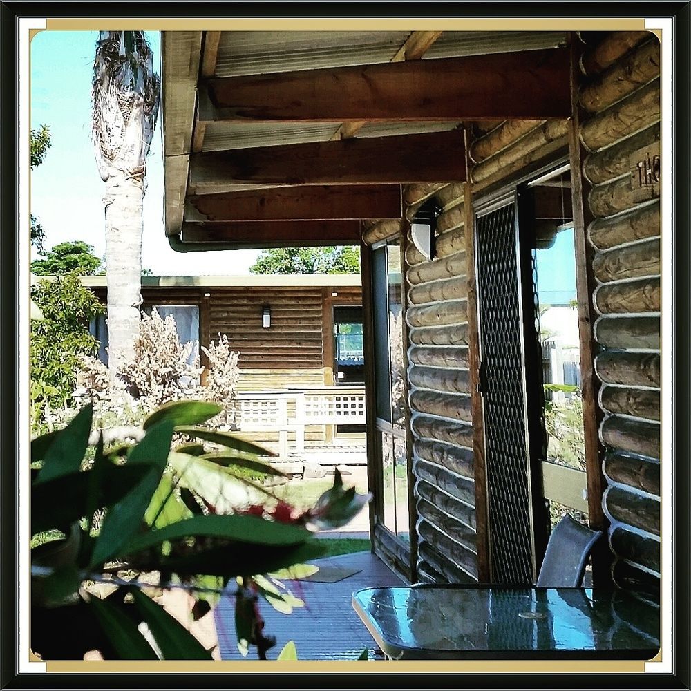 Lazy Acre Log Cabins Lakes Entrance Bagian luar foto