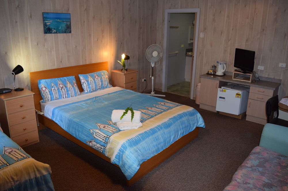 Lazy Acre Log Cabins Lakes Entrance Bagian luar foto