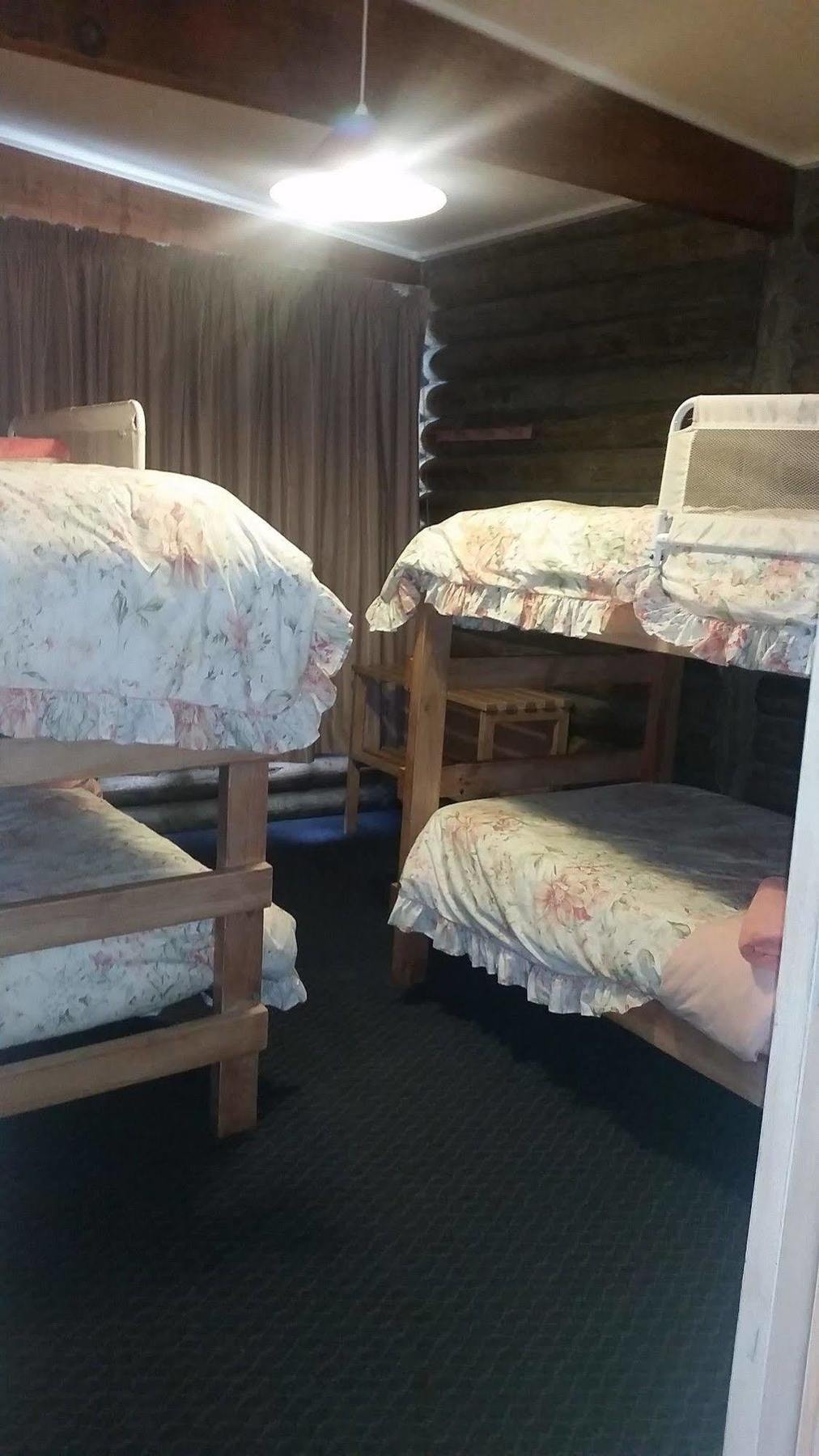 Lazy Acre Log Cabins Lakes Entrance Bagian luar foto