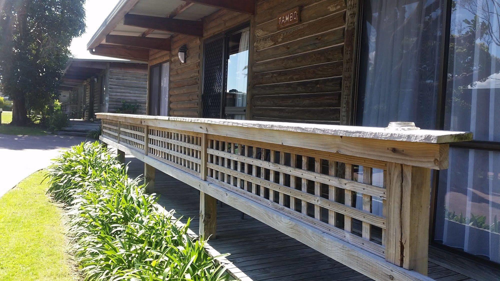 Lazy Acre Log Cabins Lakes Entrance Bagian luar foto