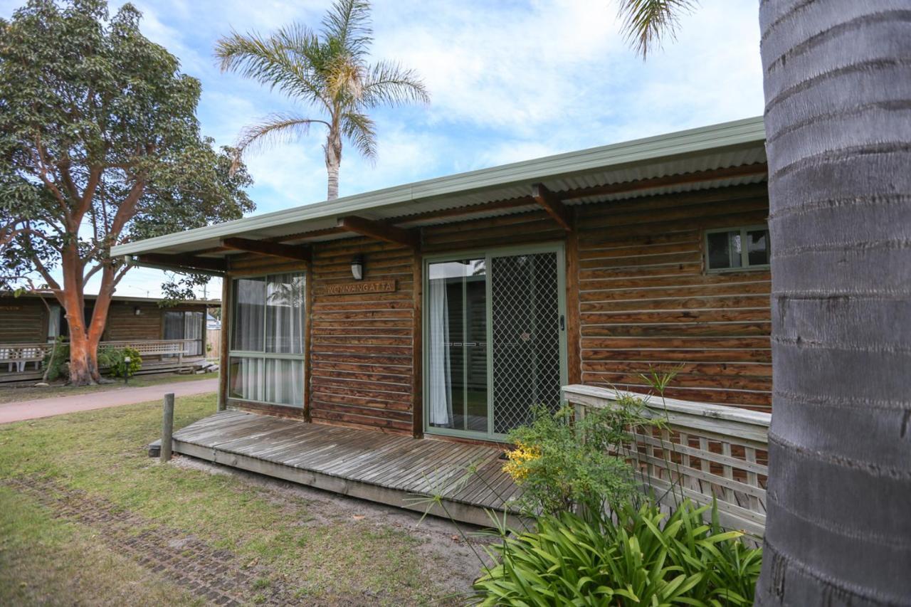 Lazy Acre Log Cabins Lakes Entrance Bagian luar foto