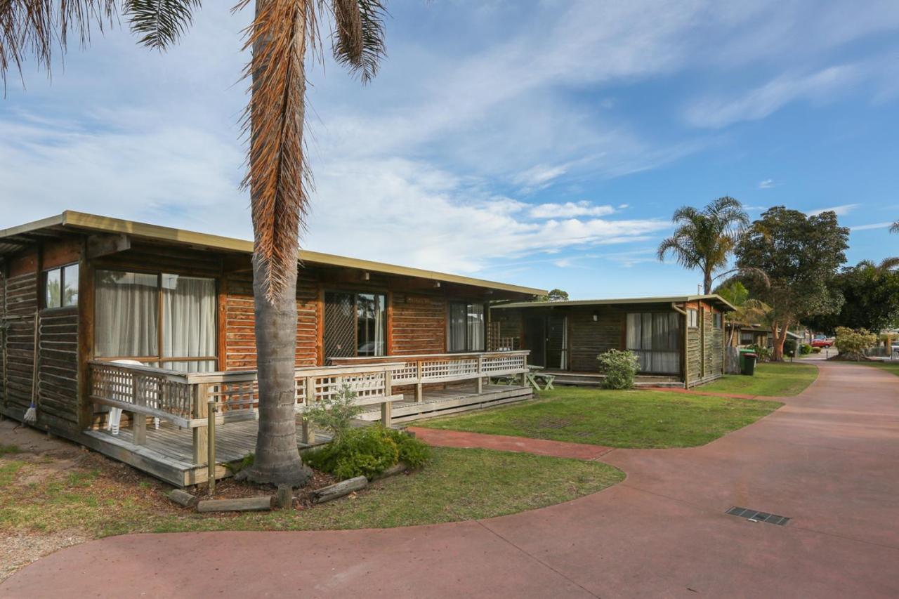 Lazy Acre Log Cabins Lakes Entrance Bagian luar foto