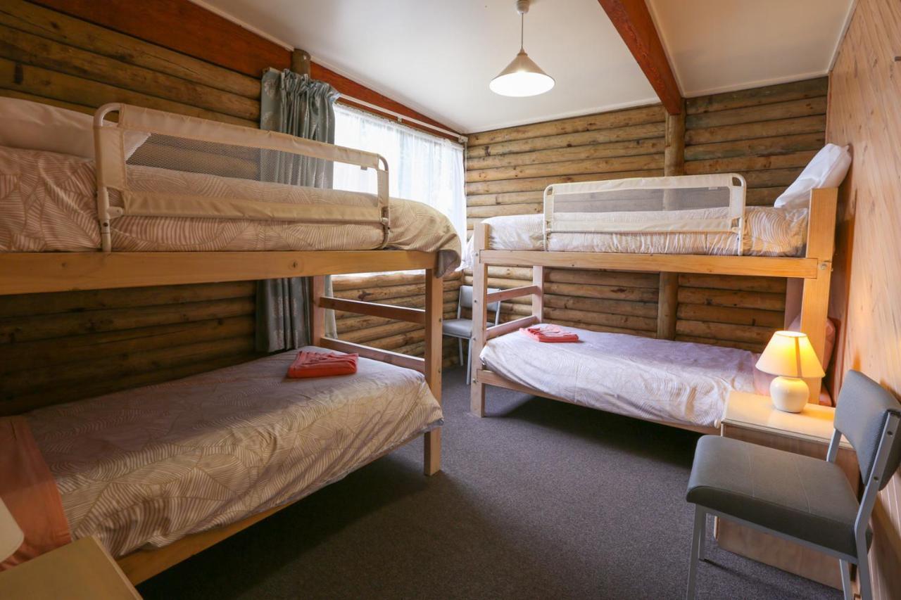 Lazy Acre Log Cabins Lakes Entrance Bagian luar foto