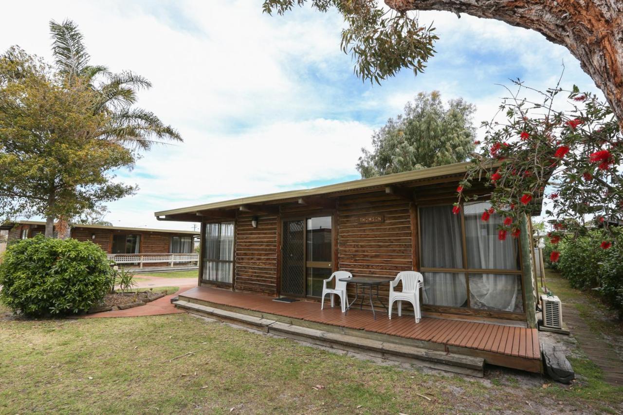Lazy Acre Log Cabins Lakes Entrance Bagian luar foto