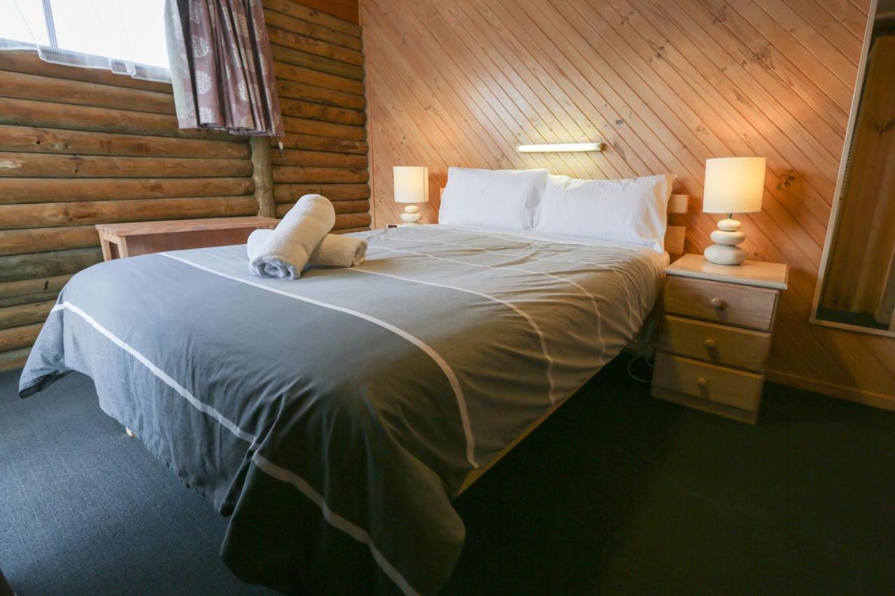 Lazy Acre Log Cabins Lakes Entrance Bagian luar foto