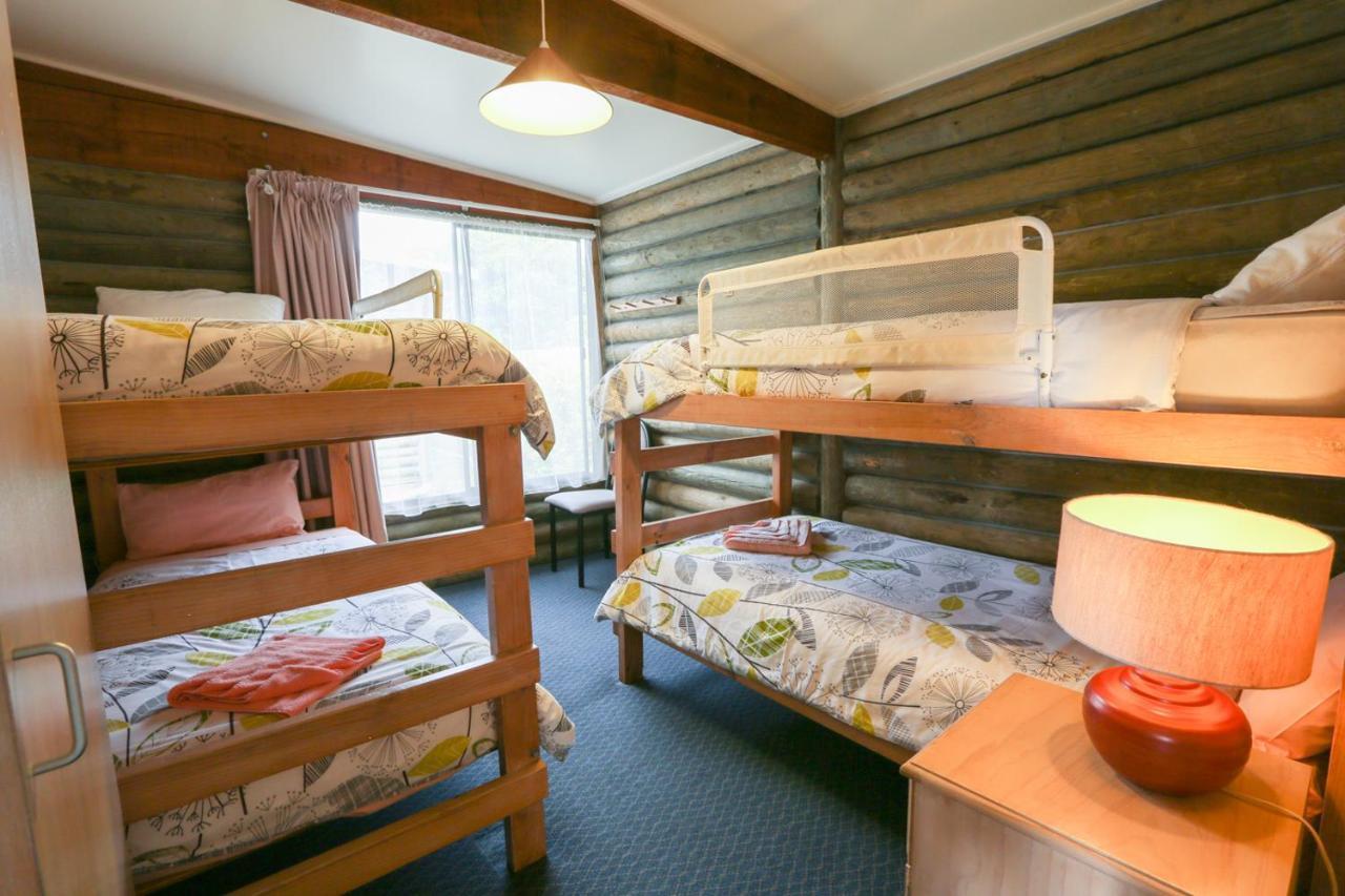 Lazy Acre Log Cabins Lakes Entrance Bagian luar foto