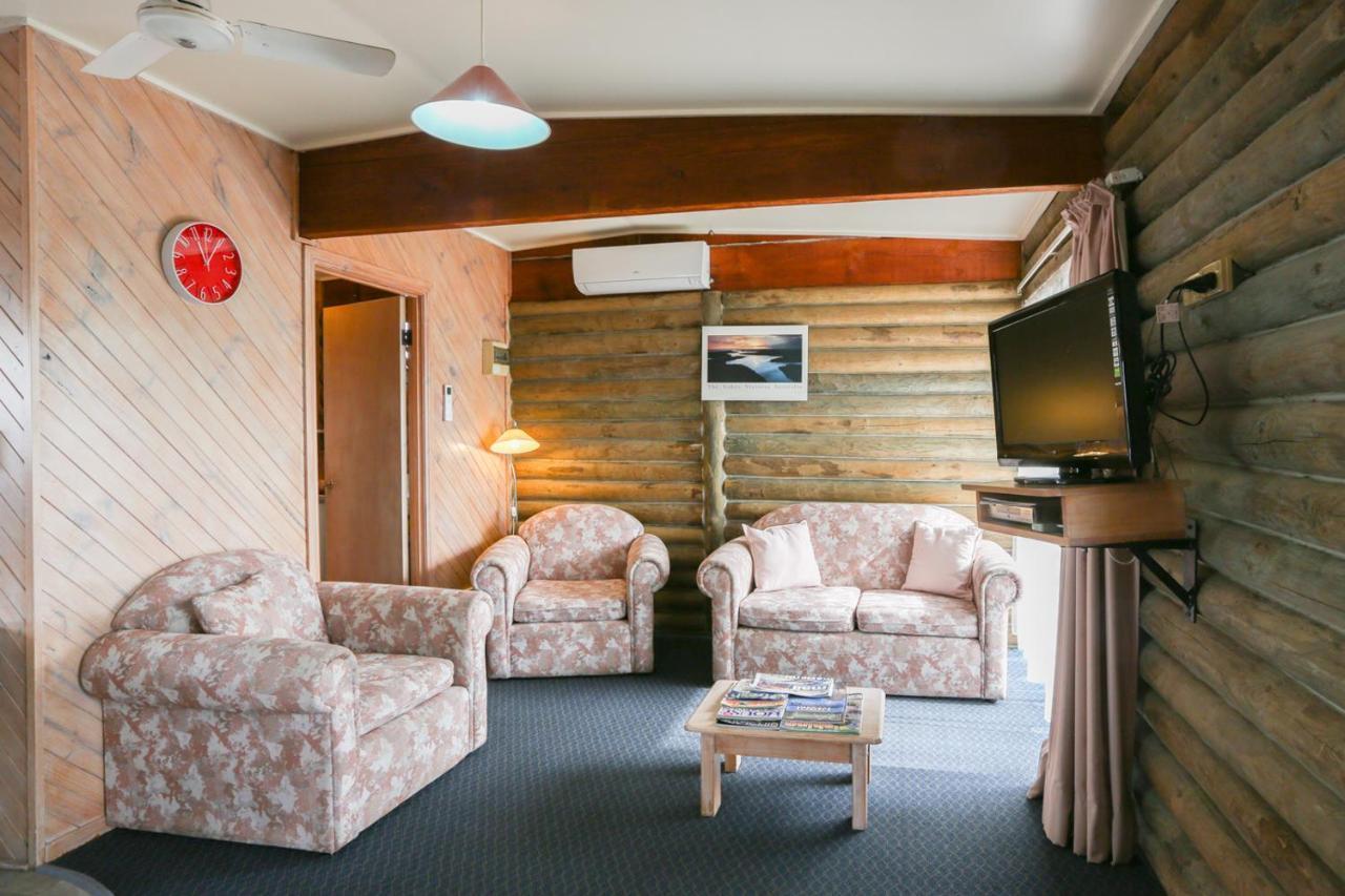 Lazy Acre Log Cabins Lakes Entrance Bagian luar foto